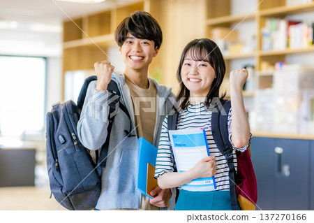 大學生青年男女 137270166