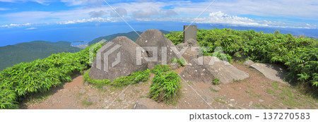 伊豆半島伊豆山脊步道:從達摩山頂俯瞰駿河灣全景 伊豆半島伊豆山脊步道:從達摩山頂俯瞰駿河灣全景 137270583