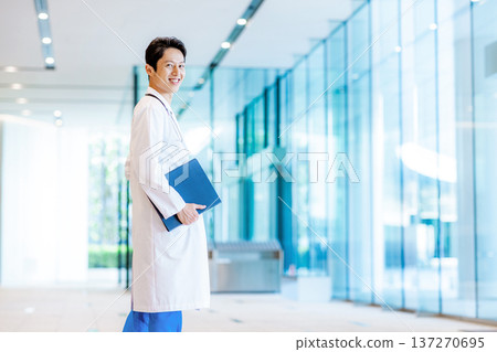 一件白大褂男 137270695