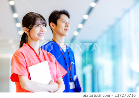 Young doctors and nurses working in hospitals Young doctors and nurses working in hospitals 137270716