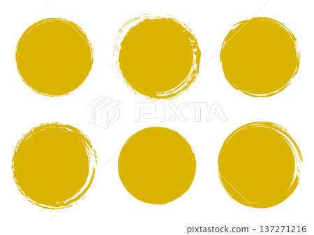 一組用墨水繪製的金色圓圈向量插圖。 137271216