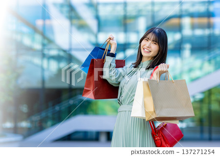 A woman with a shopping bag 137271254