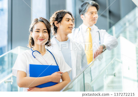 在醫院工作的人 在醫院工作的人 137272215
