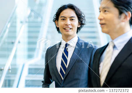Office businessman 137272372