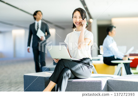 Business woman operating a smartphone in the office Business woman operating a smartphone in the office 137272393