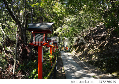 Scenery of the approach to Kurama Temple lined with vermilion lanterns Scenery of the approach to Kurama Temple lined with vermilion lanterns 137276019