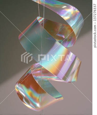 由彩虹色透明絲帶製成的抽象物體 137276337