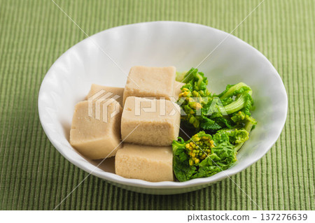 Simmered freeze-dried tofu and rape blossoms 137276639