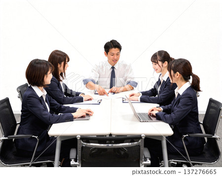 Businessmen to meet 137276665