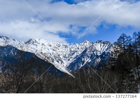 冬日中的上高地 137277164