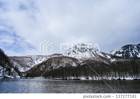 冬日中的上高地 冬日中的上高地 137277181