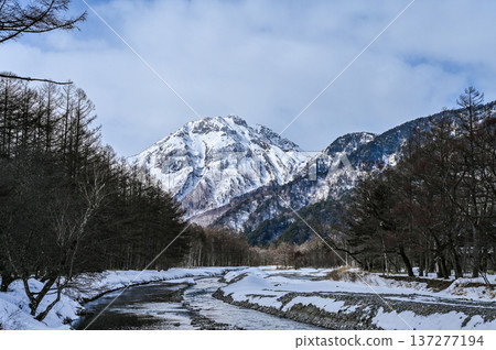 Kamikochi in the midst of winter 137277194
