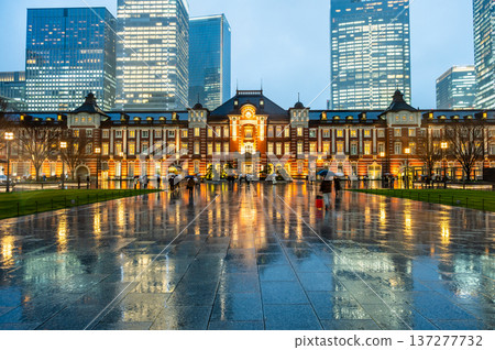 Tokyo Station on a rainy night Tokyo Station on a rainy night 137277732