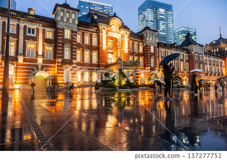 雨夜裡的東京車站 雨夜裡的東京車站 137277751