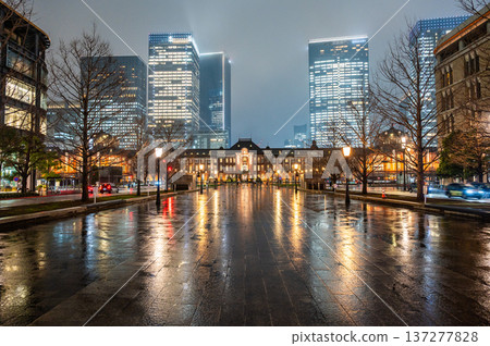東京的雨夜 137277828