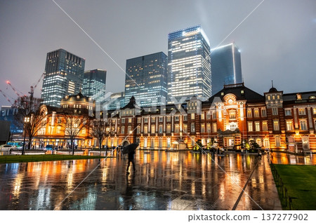Rainy night in Tokyo Rainy night in Tokyo 137277902