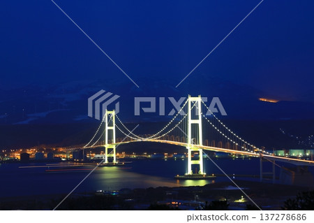 Night view of Shiratori Bridge and Muroran factories from the observation deck of Shukutsu Park 137278686