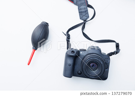 Image of a single-lens reflex camera shot Image of a single-lens reflex camera shot 137279070