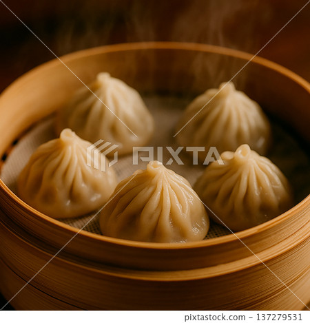 極緻美味的熱氣騰騰的享受：新鮮出爐、熱氣騰騰的小籠包 137279531