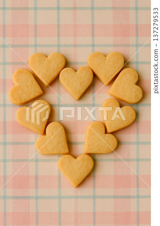 手工製作，充滿愛的心形酥餅拼圖 137279533