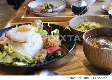 美味的餐廳午餐 137279658