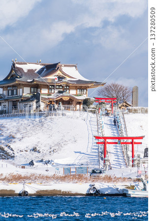 "Aomori Prefecture" Snowy scenery of Kabushima, a breeding ground for sea lions, Hachinohe City 137280509