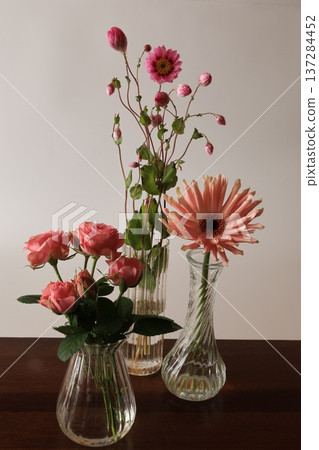 Pink flowers Pink flowers 137284452