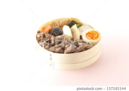 食材豐富的壽喜燒便當 137285144