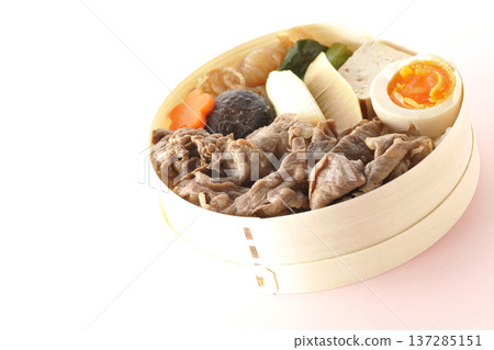 食材豐富的壽喜燒便當 137285151