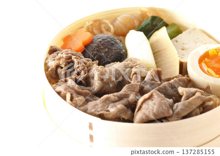 食材豐富的壽喜燒便當 137285155