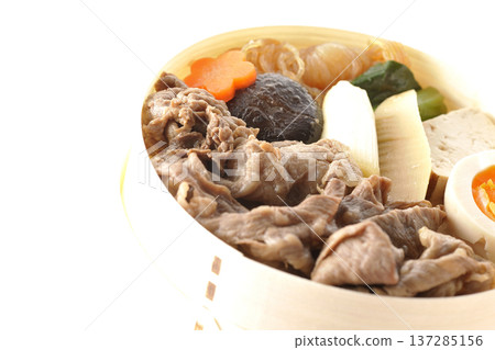 食材豐富的壽喜燒便當 137285156