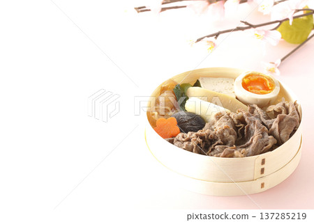 食材豐富的壽喜燒便當 137285219