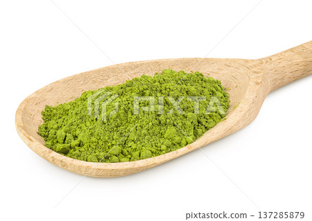 Green matcha powder in wooden scoop and scoop isolated on white background 137285879