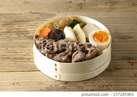 Sukiyaki bento with plenty of ingredients Sukiyaki bento with plenty of ingredients 137285903