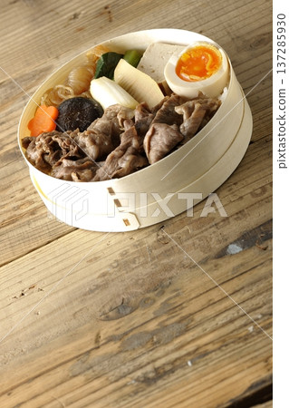 Sukiyaki bento with plenty of ingredients Sukiyaki bento with plenty of ingredients 137285930
