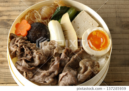 食材豐富的壽喜燒便當 137285939
