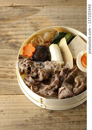 Sukiyaki bento with plenty of ingredients Sukiyaki bento with plenty of ingredients 137285948
