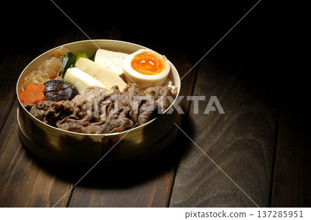 Sukiyaki bento with plenty of ingredients Sukiyaki bento with plenty of ingredients 137285951