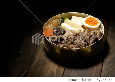 Sukiyaki bento with plenty of ingredients Sukiyaki bento with plenty of ingredients 137285952