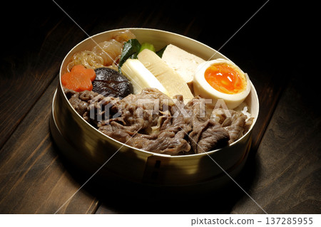 Sukiyaki bento with plenty of ingredients Sukiyaki bento with plenty of ingredients 137285955
