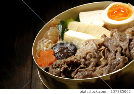 Sukiyaki bento with plenty of ingredients Sukiyaki bento with plenty of ingredients 137285962
