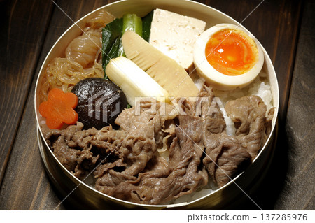 Sukiyaki bento with plenty of ingredients Sukiyaki bento with plenty of ingredients 137285976