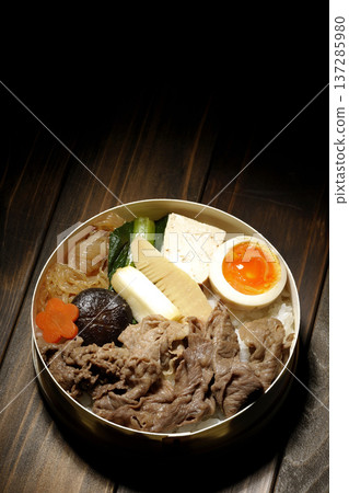 食材豐富的壽喜燒便當 137285980