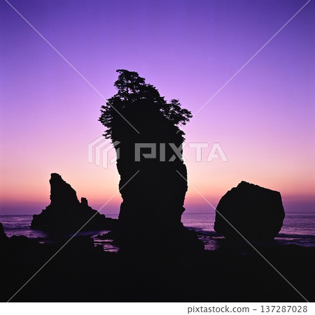 Sannoiwa Rock at dawn 137287028