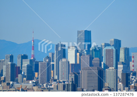 東京港區建築群及東京鐵塔的都市景觀 東京港區建築群及東京鐵塔的都市景觀 137287476