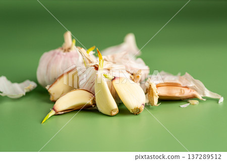 natural garlic bulb and peeled cloves healthy ingredient 137289512