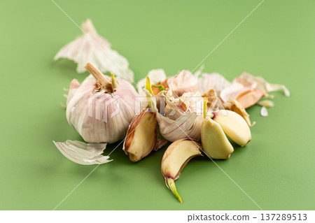 fresh garlic cloves rustic kitchen ingredient composition 137289513