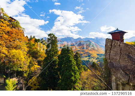 山形縣山形市的秋景－山寺（立石寺）的秋葉－經堂 137290516