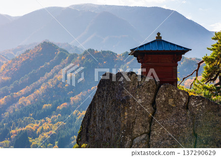 山形縣山形市的秋景－山寺（立石寺）的秋葉－經堂 137290629