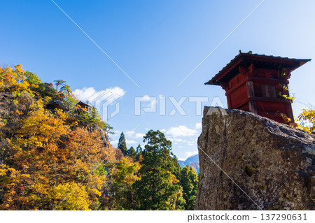 山形縣山形市的秋景－山寺（立石寺）的秋葉－經堂 137290631